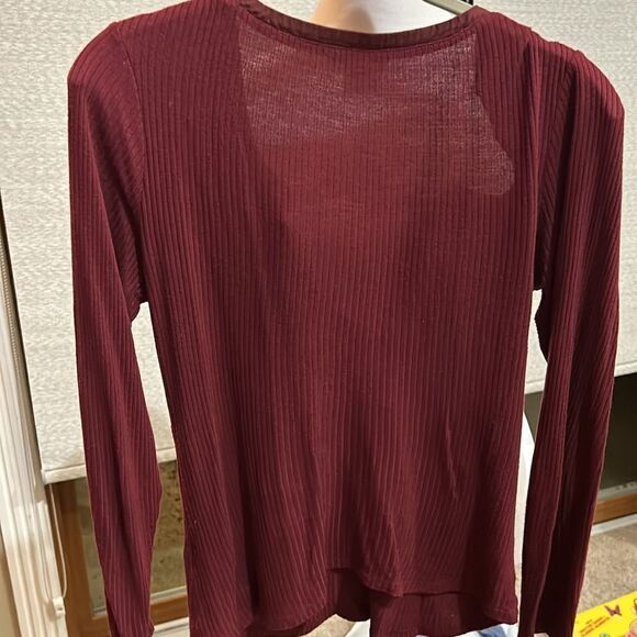 Venus NWOT maroon top. Size M - Picture 2 of 3